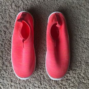 Cat and Jack water shoes. Size 3